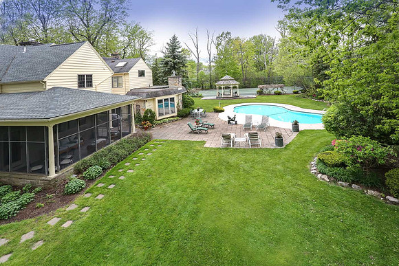 65 Lebrun Cir.  Amherst 4
